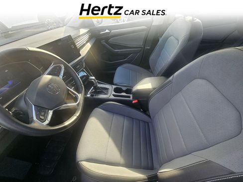 Used 2025 Volkswagen Jetta SE image 9