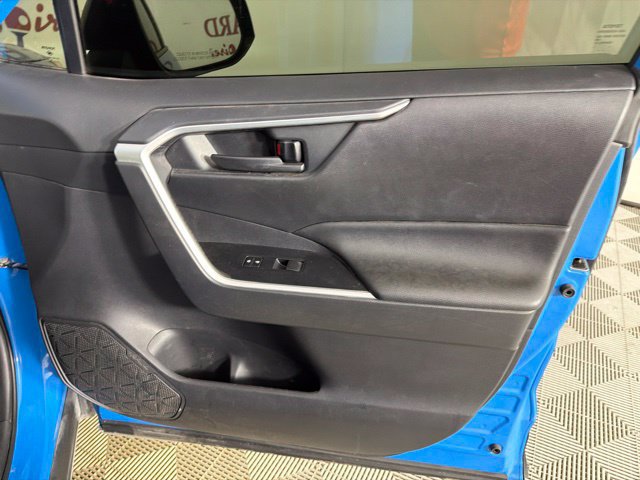 Used 2019 Toyota RAV4 LE FWD image 32