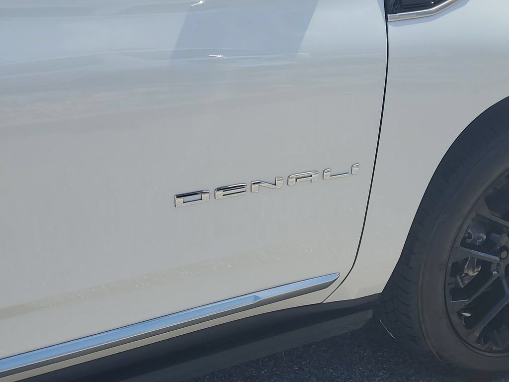 Certified 2024 GMC Yukon XL Denali w/ Denali Reserve Package AWD/4WD image 8