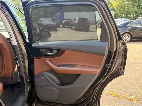 Used 2018 Audi Q7 3.0T Prestige AWD/4WD image 25
