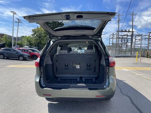 Used 2020 Toyota Sienna LE AWD/4WD image 13