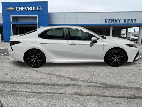 Used 2024 Toyota Camry SE FWD image 3