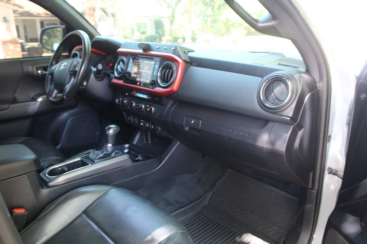 Used 2019 Toyota Tacoma TRD Off-Road AWD/4WD image 16