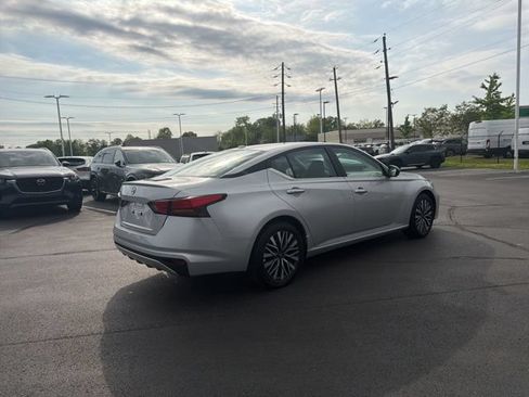 Used 2025 Nissan Altima 2.5 SV FWD image 8