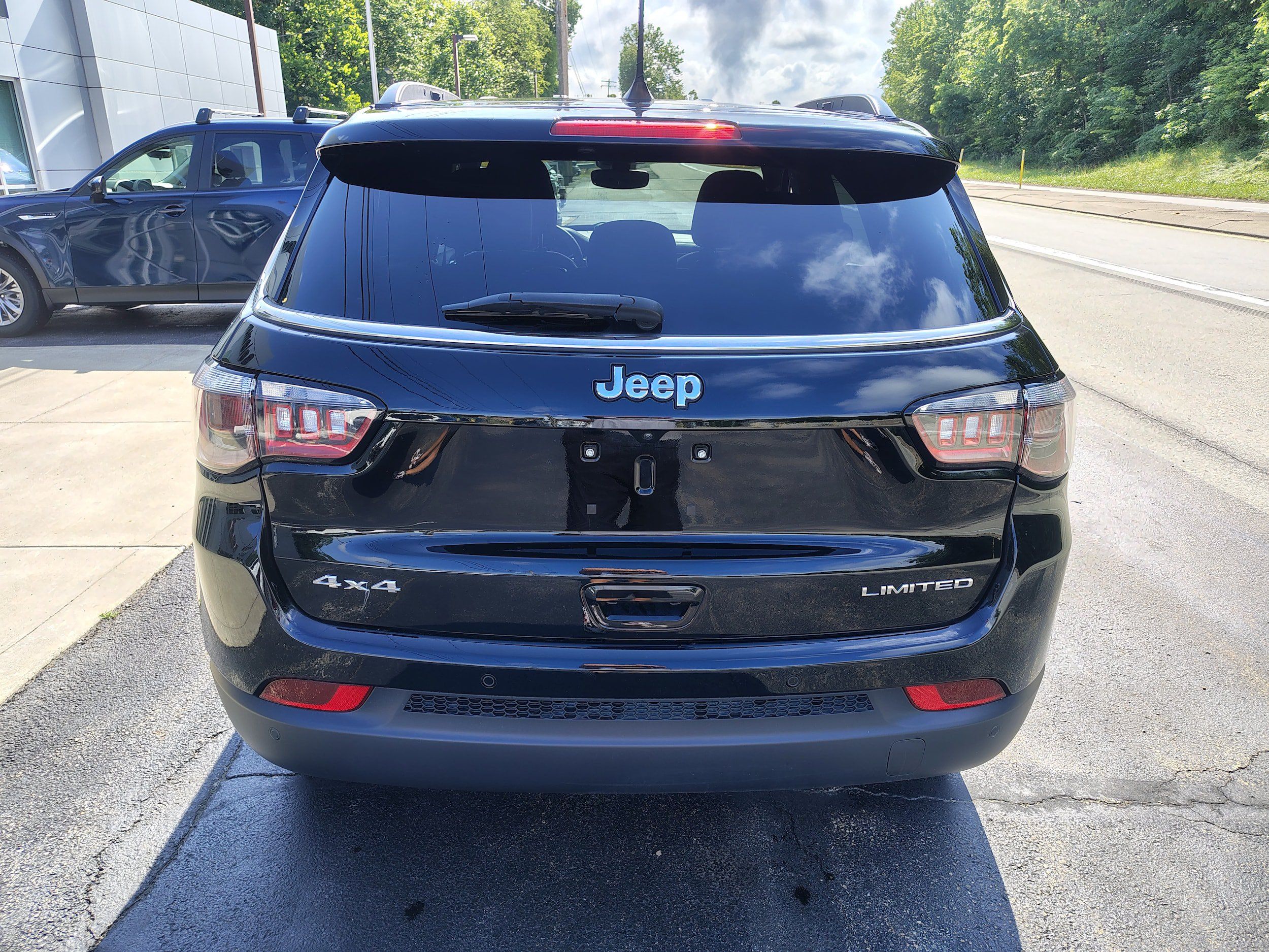 Certified 2024 Jeep Compass Limited AWD/4WD image 8