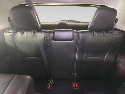 Used 2022 Toyota Highlander XLE image 27