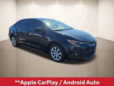 Used 2021 Toyota Corolla LE image 3