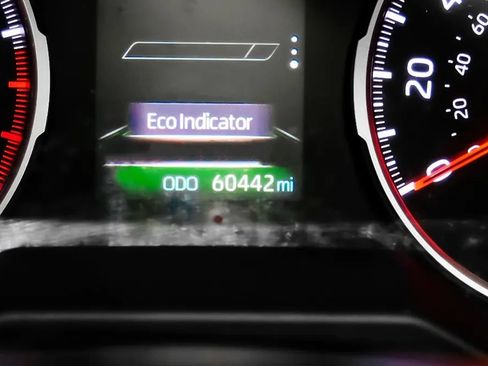 Used 2020 Toyota RAV4 XLE w/ Convenience Package FWD image 23