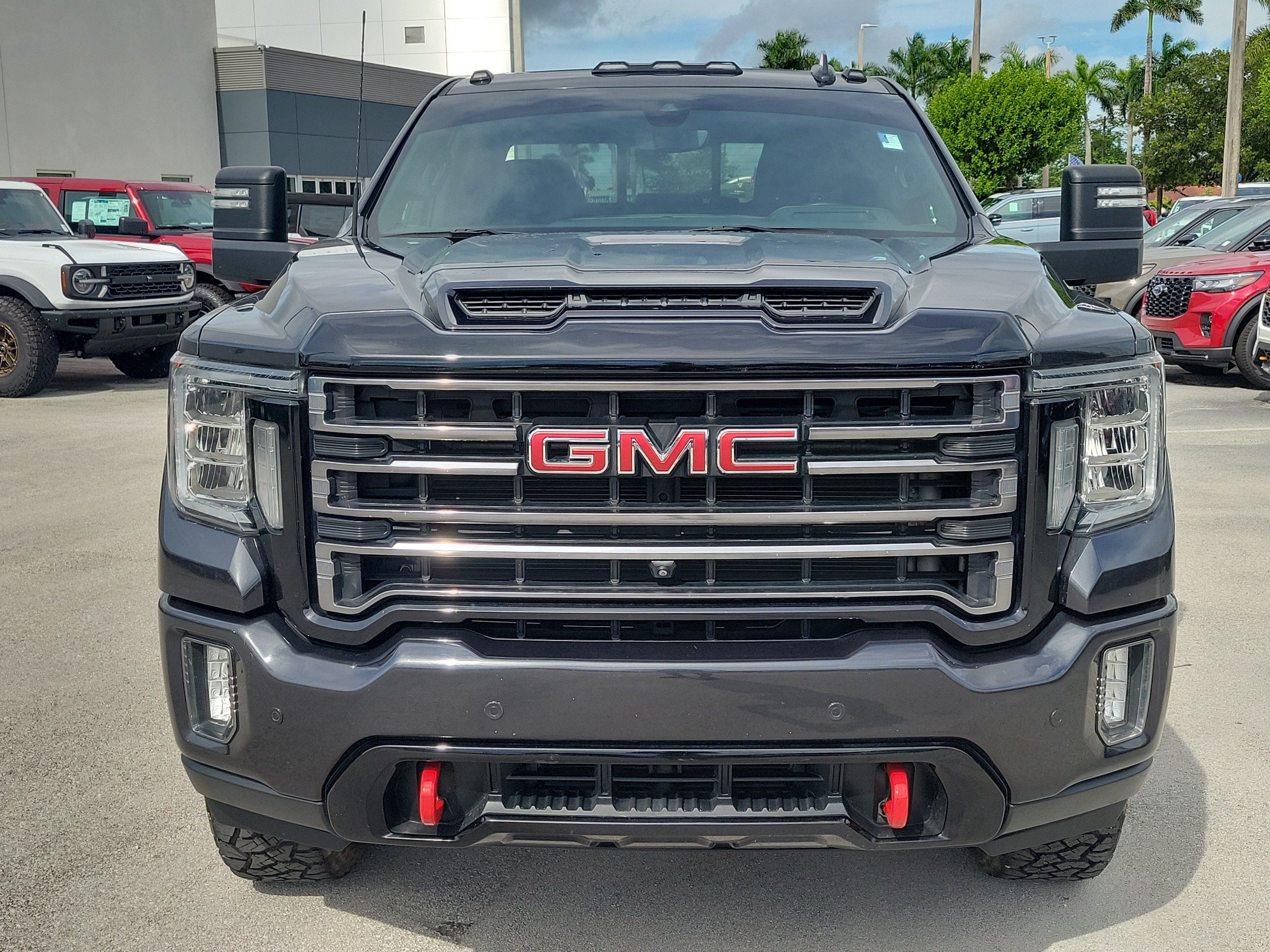 Used 2020 GMC Sierra 3500 AT4 w/ AT4 Premium Package AWD/4WD image 2