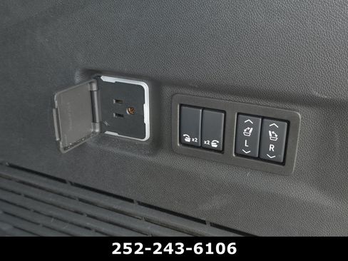 Used 2025 Chevrolet Suburban High Country AWD/4WD image 37
