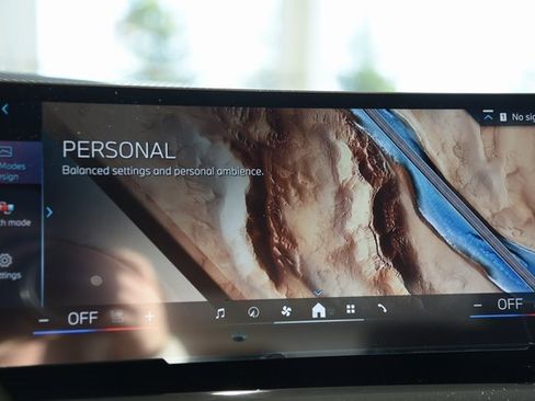 Certified 2024 BMW 530i xDrive w/ Premium Package image 28