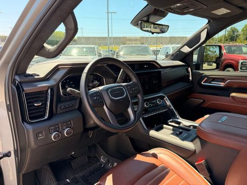 Used 2024 GMC Sierra 2500 Denali Ultimate AWD/4WD image 12