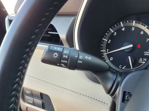 Certified 2021 Toyota Highlander XLE AWD/4WD image 30