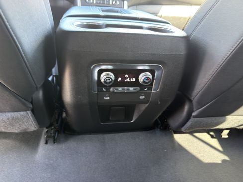 Used 2023 GMC Yukon SLT w/ SLT Luxury Package AWD/4WD image 22