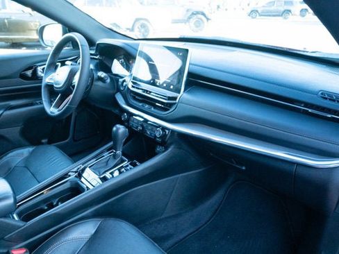 Used 2023 Jeep Compass Limited image 36