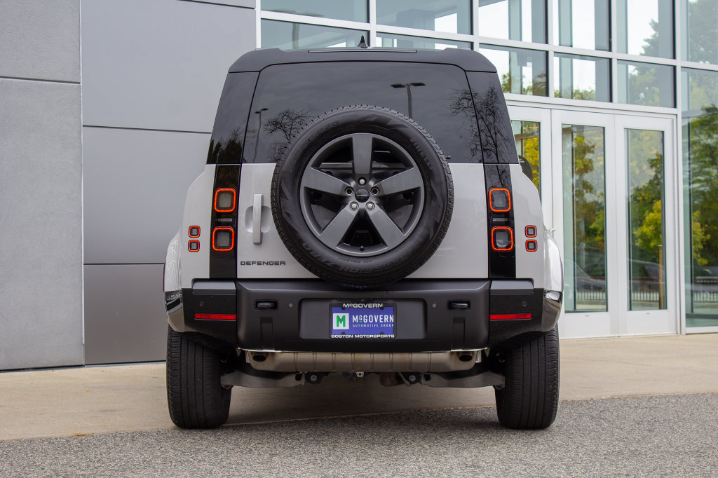 Used 2026 Land Rover Defender 110 X-Dynamic SE AWD/4WD image 9