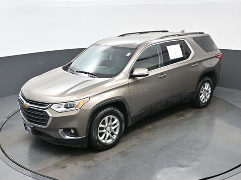 Used 2020 Chevrolet Traverse LT image 34