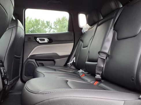 New 2025 Jeep Compass Limited w/ Sun & Sound Group image 10