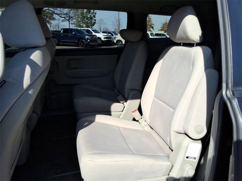 Used 2021 Kia Sedona LX image 18
