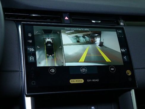 Used 2025 Land Rover Discovery Sport S image 26