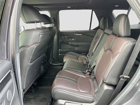 Used 2025 Honda Pilot Black Edition image 26