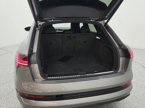 Used 2023 Audi e-tron Premium Plus w/ Premium Plus Package image 21