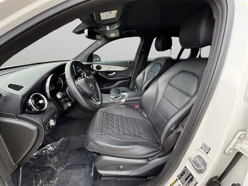 Used 2019 Mercedes-Benz GLC 300 image 2