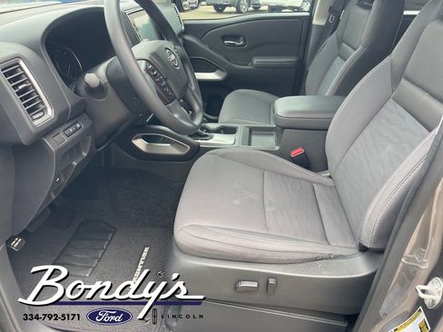 Used 2023 Nissan Frontier SV w/ Tow Package image 13