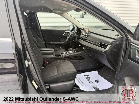 Used 2022 Mitsubishi Outlander ES image 12