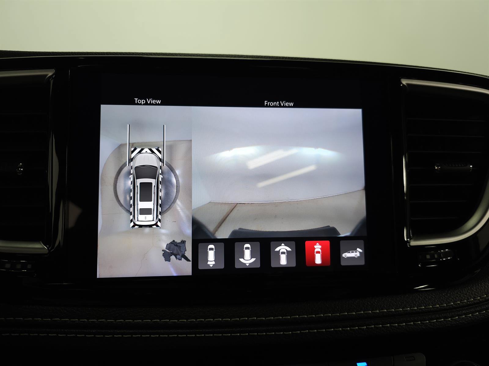 Used 2024 Chrysler Pacifica Premium FWD image 29