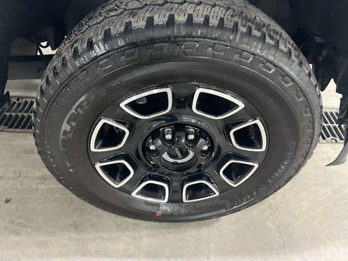 Used 2025 Ford F250 Platinum image 9