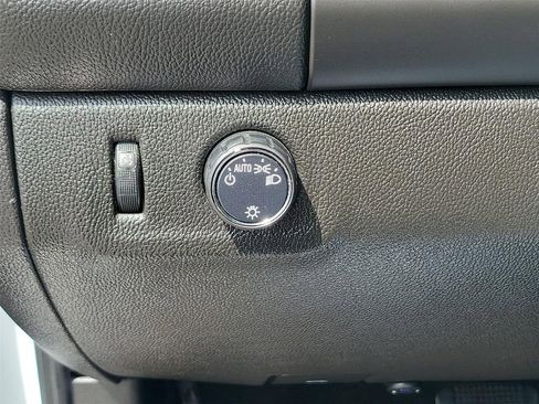 Used 2017 Chevrolet Colorado LT image 9