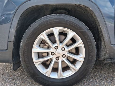 Used 2020 Jeep Cherokee Latitude FWD image 19