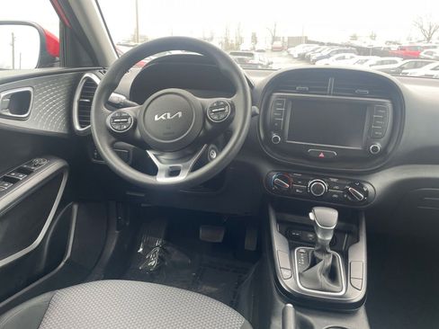 Used 2025 Kia Soul LX w/ LX Technology Package image 32