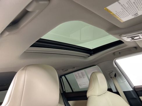 Used 2021 Toyota Highlander XLE image 12