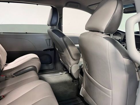 Used 2014 Toyota Sienna LE image 13