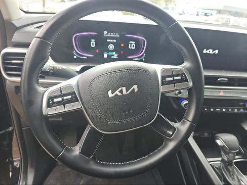 Used 2024 Kia Telluride LX image 4