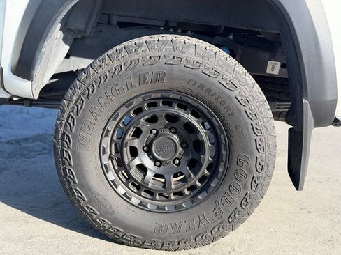 Used 2022 Toyota Tacoma TRD Off-Road w/ Technology Package RWD image 3