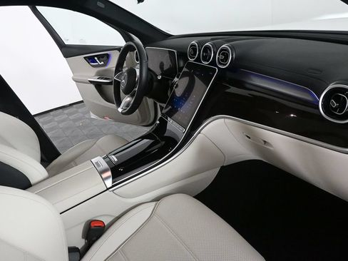Used 2023 Mercedes-Benz GLC 300 image 23