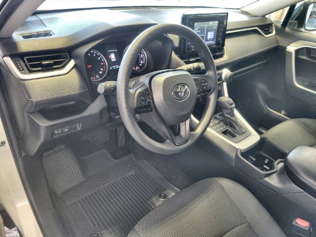 Used 2022 Toyota RAV4 LE AWD/4WD image 14