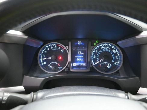 Used 2020 Toyota Tacoma SR5 image 15