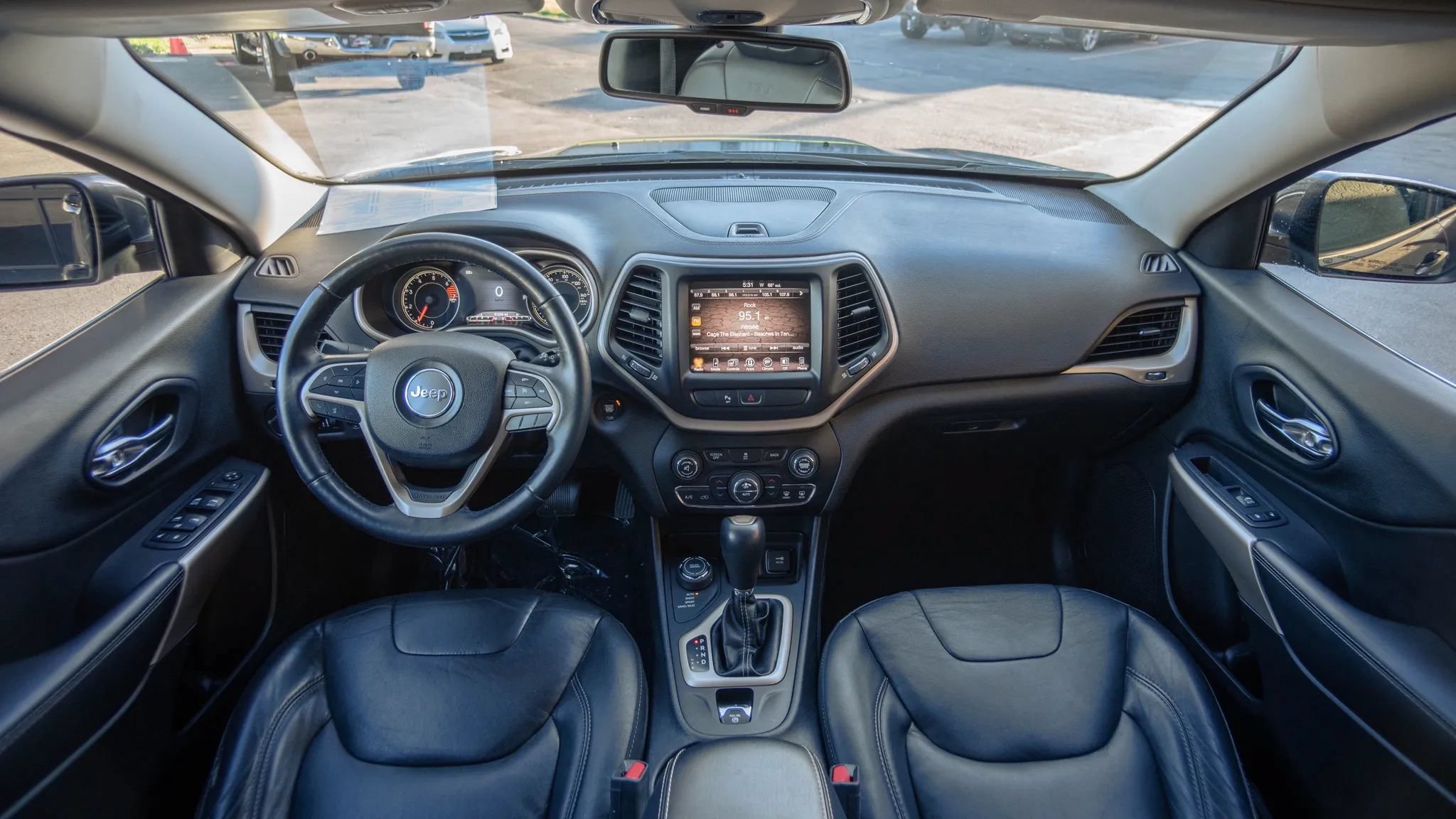 Used 2018 Jeep Cherokee Limited AWD/4WD image 18