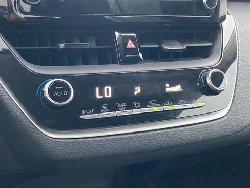 Used 2020 Toyota Corolla LE FWD image 25