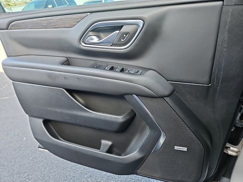 Used 2024 Chevrolet Suburban Z71 w/ Luxury Package image 11