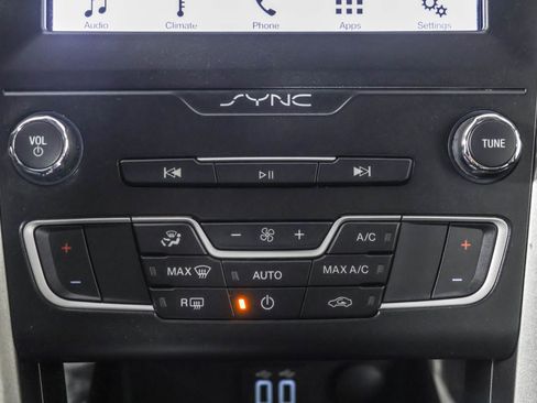 Used 2019 Ford Fusion SE image 31