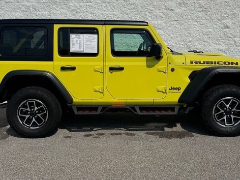 Used 2024 Jeep Wrangler Unlimited Rubicon AWD/4WD image 2