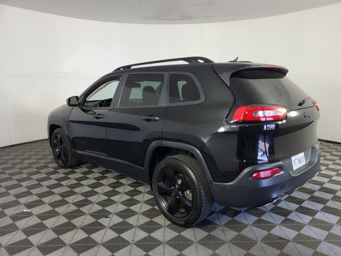 Used 2017 Jeep Cherokee Sport FWD image 6