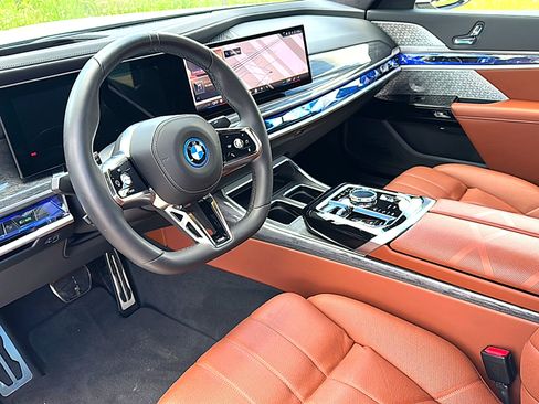 New 2024 BMW i7 xDrive60 w/ Executive Package AWD/4WD image 9