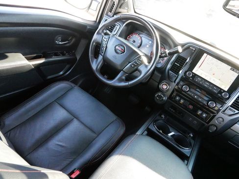 Used 2020 Nissan Titan PRO-4X w/ Pro-4x Convenience Package image 9