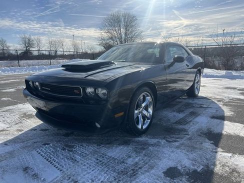 Used 2014 Dodge Challenger R/T image 4